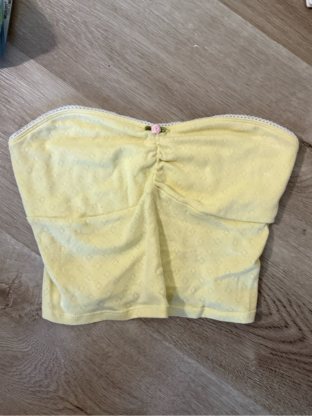 Pacsun Contour Butter Yellow Sweetheart Tubetop w/ white trim and rose detail